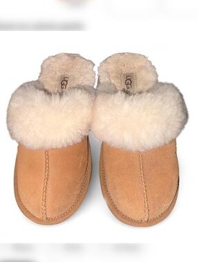 Like new kids Cozy ll Ugg slippers size 13